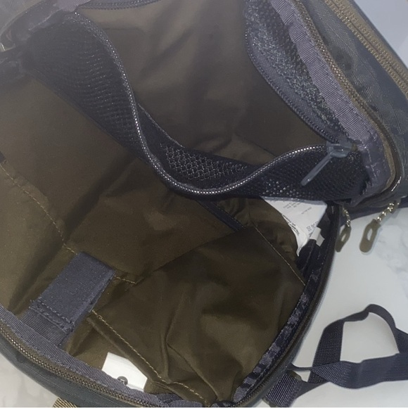 Snowboarding bag meant for it. - Picture 1 of 3